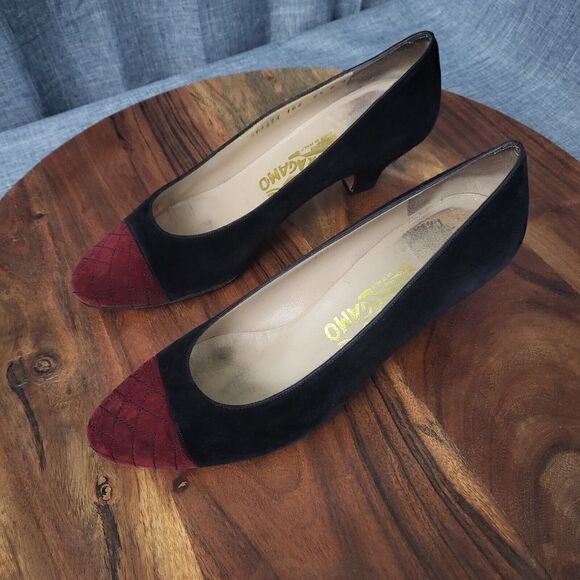 Vintage Salvatore Ferragamo Mafalda Pumps Black Suede Dark Red Toe Cap Size 7.5 - Picture 2 of 12